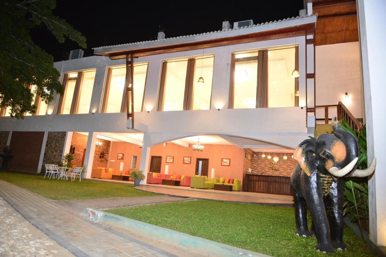 Agbo Hotel Polonnaruwa Exterior photo