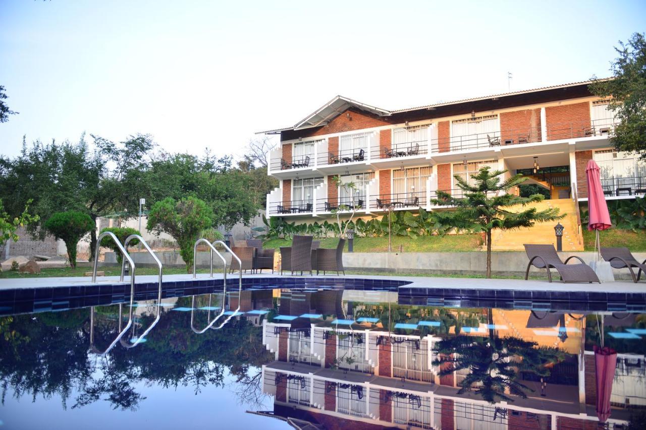 Agbo Hotel Polonnaruwa Exterior photo