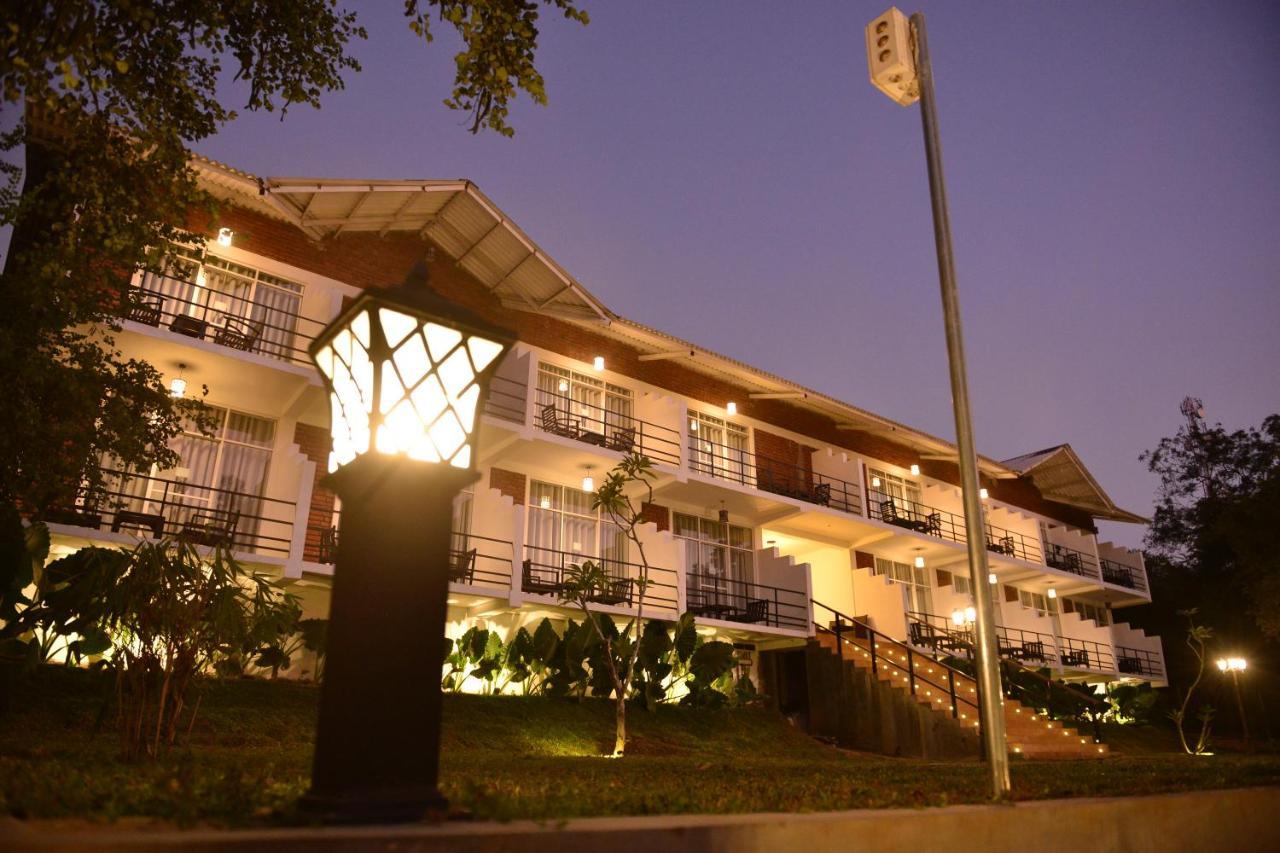 Agbo Hotel Polonnaruwa Exterior photo